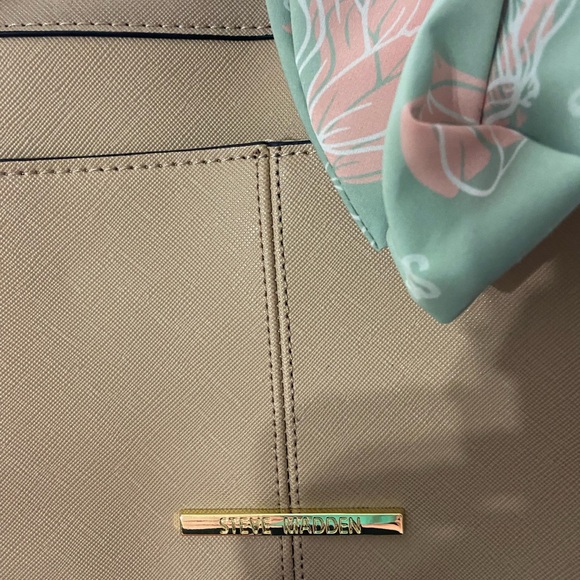 Steve Madden taupe small satchel purse with crossbody strap - Picture 2 of 3